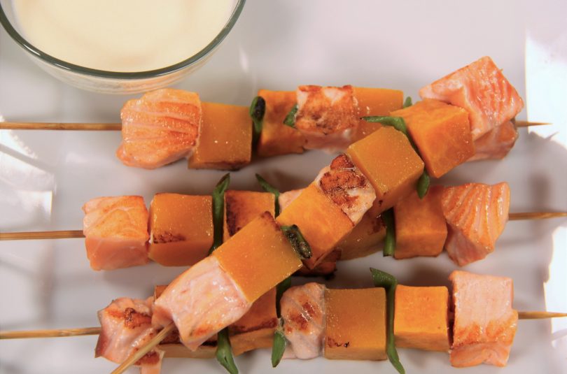 Salmon skewers with cheese sauce